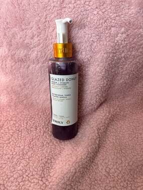 Truly Glazed Donut Renew + Hydrate Body Cleanser 8 fl oz